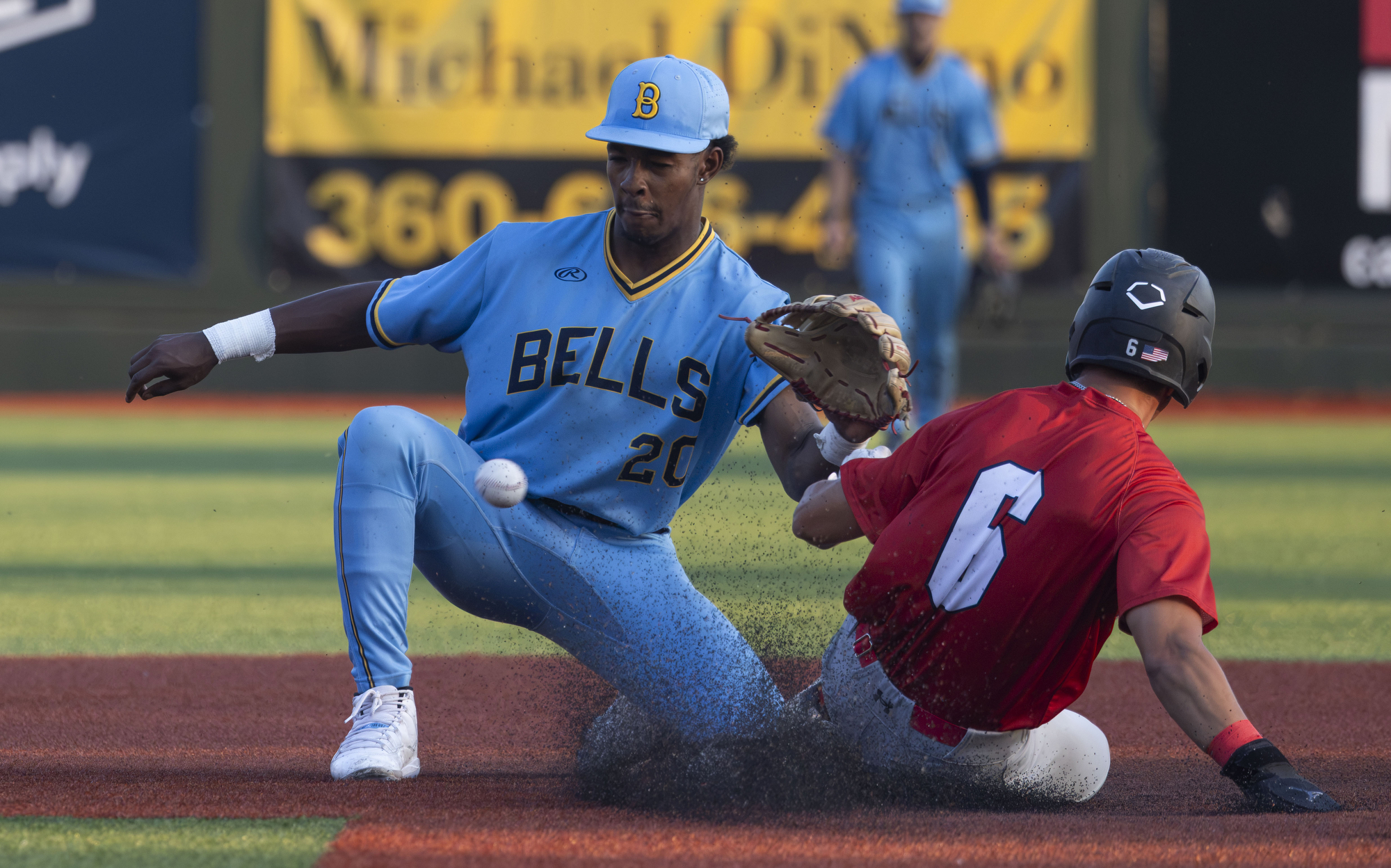 Rashad Hayes drives in four runs as Bellingham Bells rout Kelowna 10-0